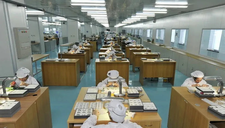 Montre homme design roue de voiture, mouvement quartz, bracelet en cuir ou bracelet en acier inoxydable.